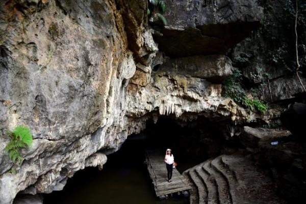 Động Cảm Dương, thị trấn Yên Thế - huyện Lục Yên được đánh giá là hang động đẹp nhất Yên Bái, được xếp hạng trong nhóm 10 hang động đẹp nhất Việt Nam.