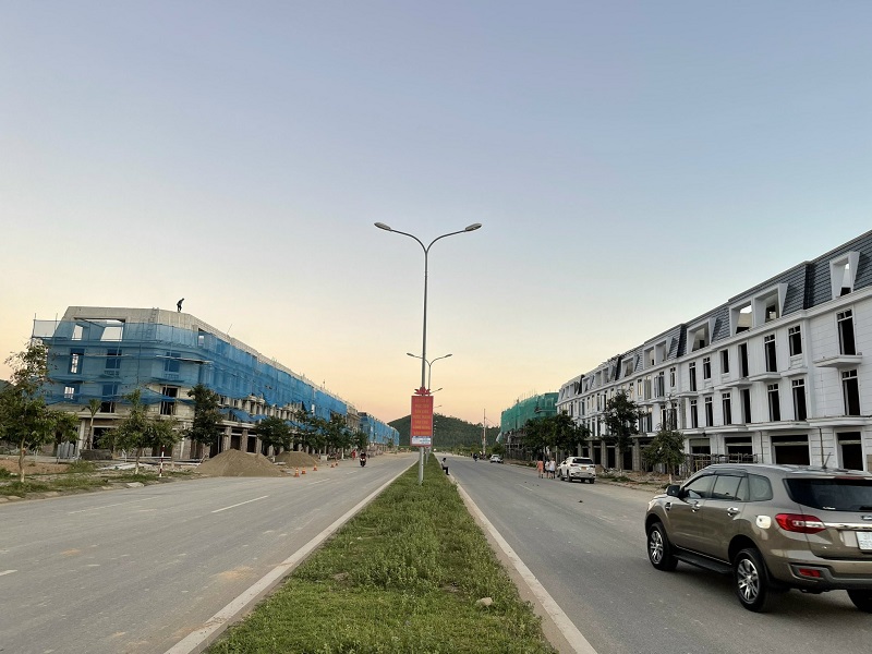 Đại lộ Lê Hồng Phong rộng 38m là điểm nhấn phát triển khu hành chính mới hướng nam và công viên trung tâm rộng 50 ha của Thành phố Thái Hòa.