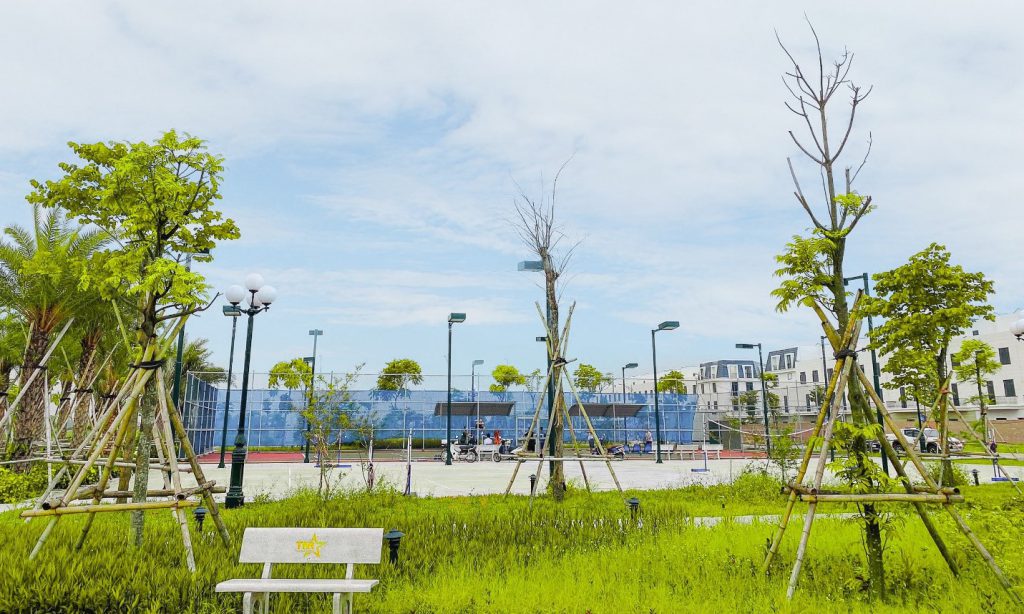 Khu liên hợp thể thao gồm sân tennis, bóng đá, cầu lông… trong khuôn viên dự án TNR Stars Diễn Châu.