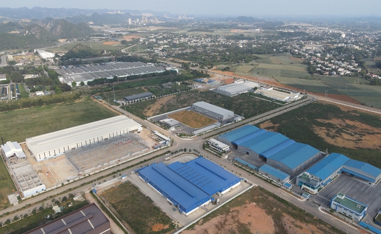Khu công nghiệp Bỉm Sơn thu hút hàng loạt các doanh nghiệp Hàn Quốc, Nhật Bản, Đài Loan đến đầu tư, xây dựng nhà máy. 